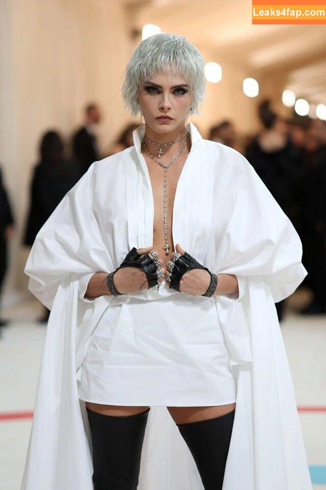 Cara Delevingne / CaraDelevingneOfficialPage / caradelevingne слитое фото фото #0539