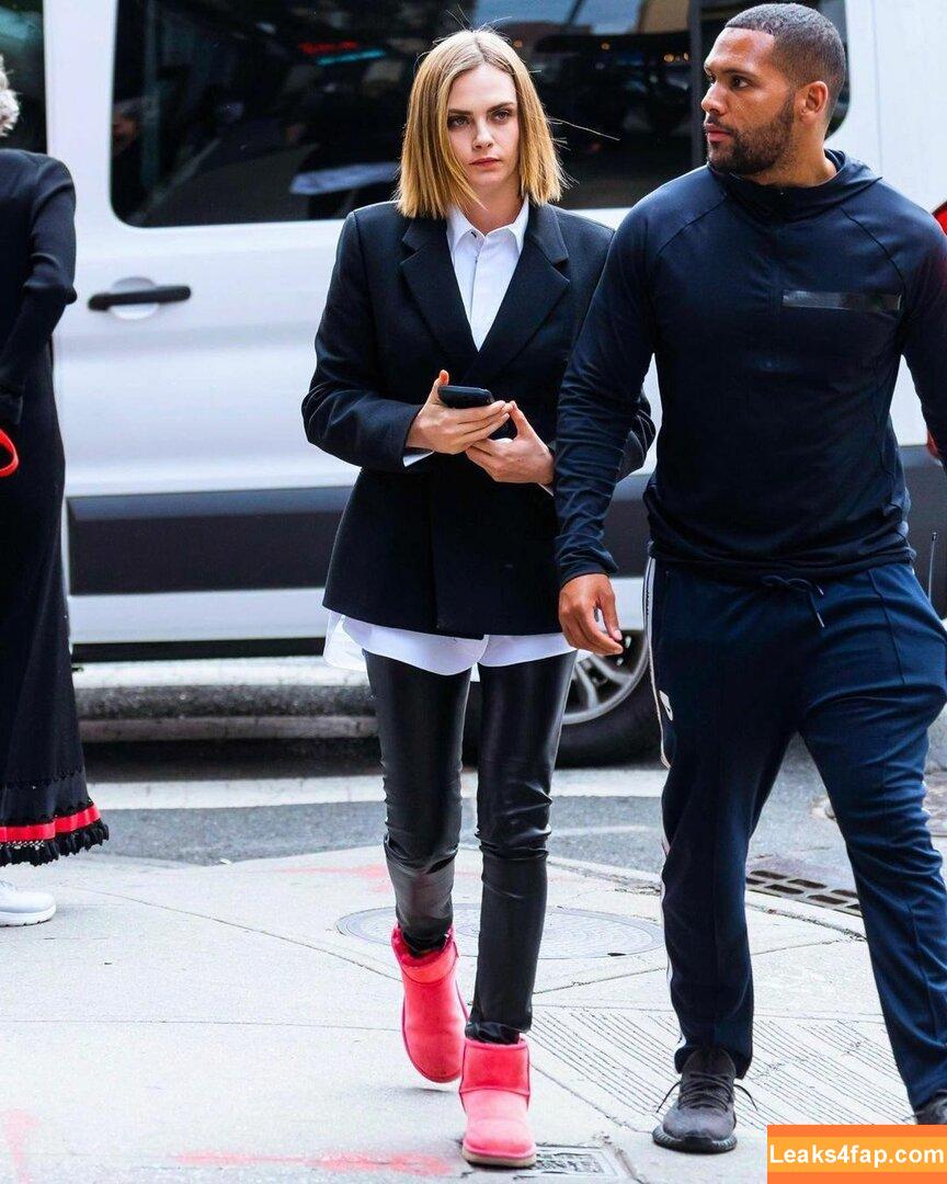 Cara Delevingne / CaraDelevingneOfficialPage / caradelevingne слитое фото фото #0628