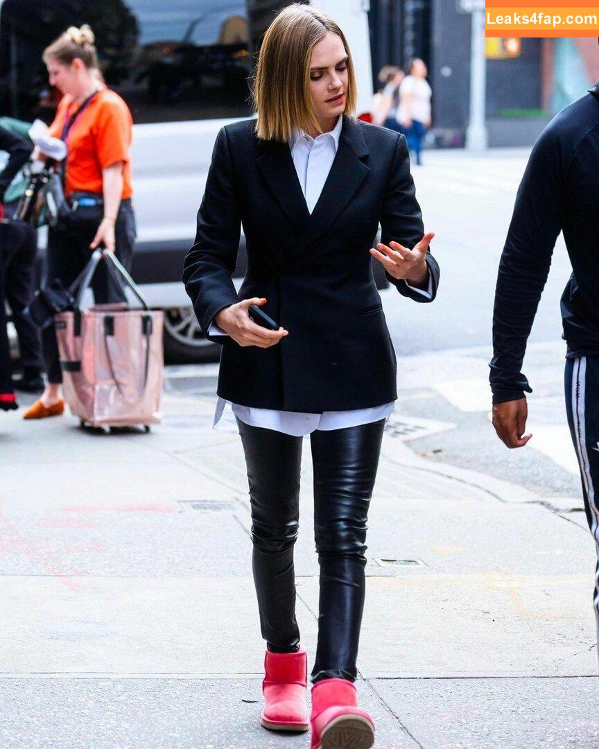 Cara Delevingne / CaraDelevingneOfficialPage / caradelevingne слитое фото фото #0630