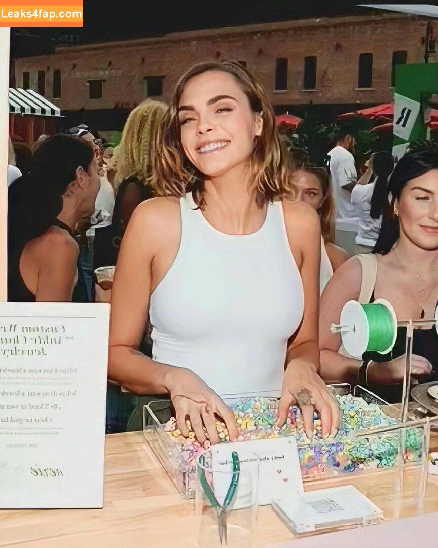 Cara Delevingne / CaraDelevingneOfficialPage / caradelevingne leaked photo photo #0721