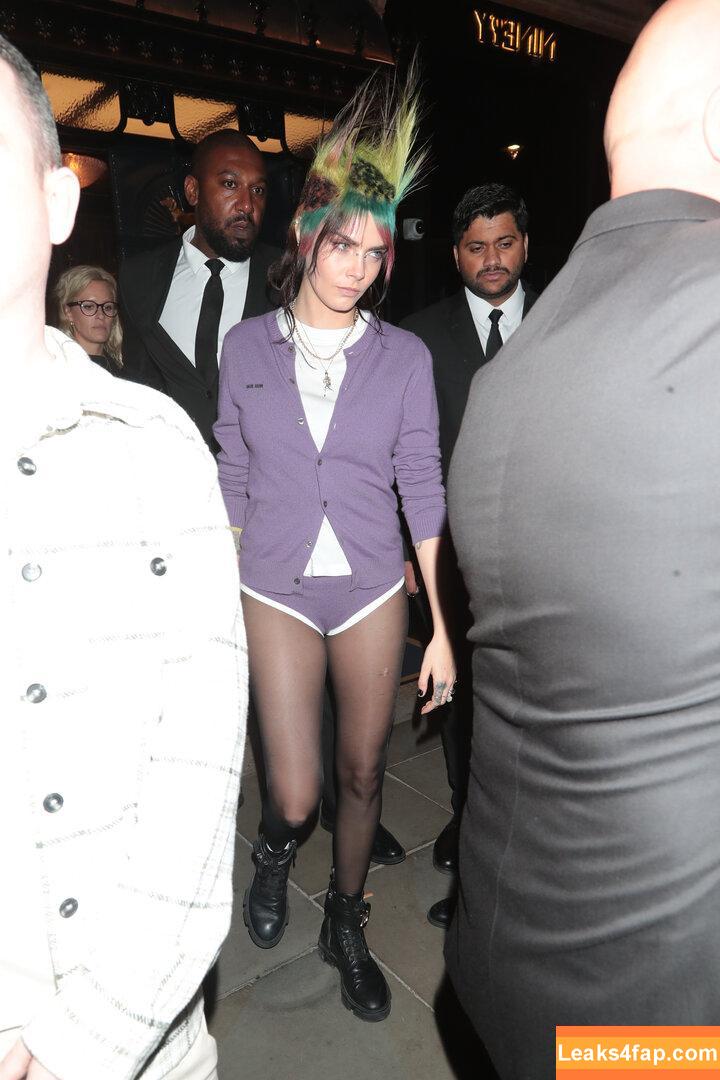 Cara Delevingne / CaraDelevingneOfficialPage / caradelevingne слитое фото фото #0817