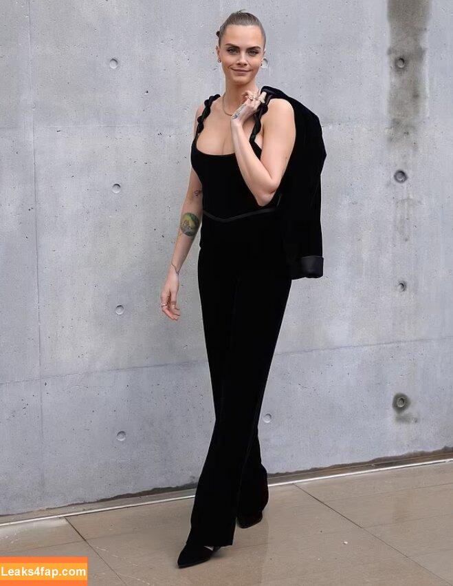 Cara Delevingne / CaraDelevingneOfficialPage / caradelevingne слитое фото фото #0847
