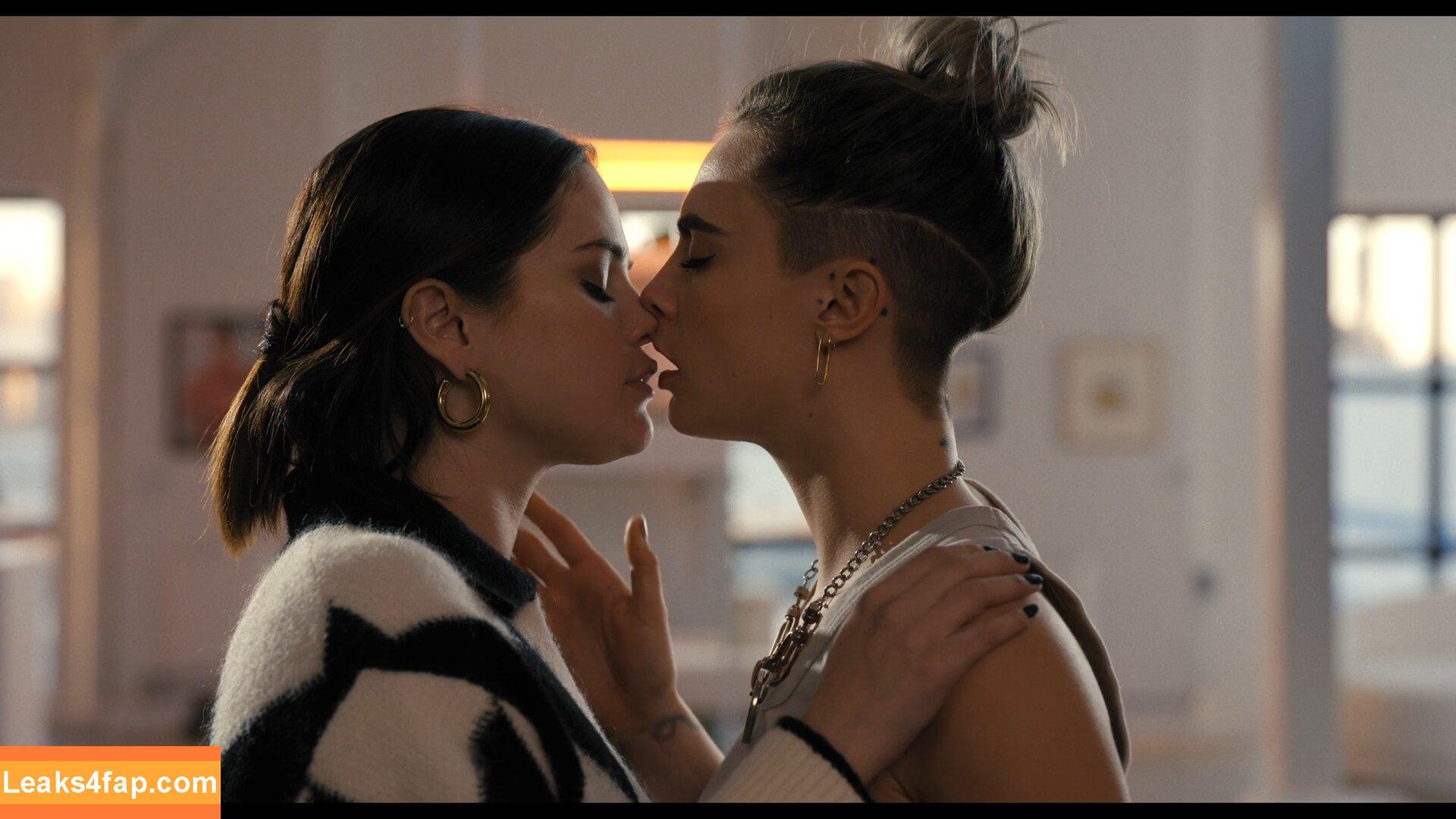 Cara Delevingne / CaraDelevingneOfficialPage / caradelevingne слитое фото фото #0906