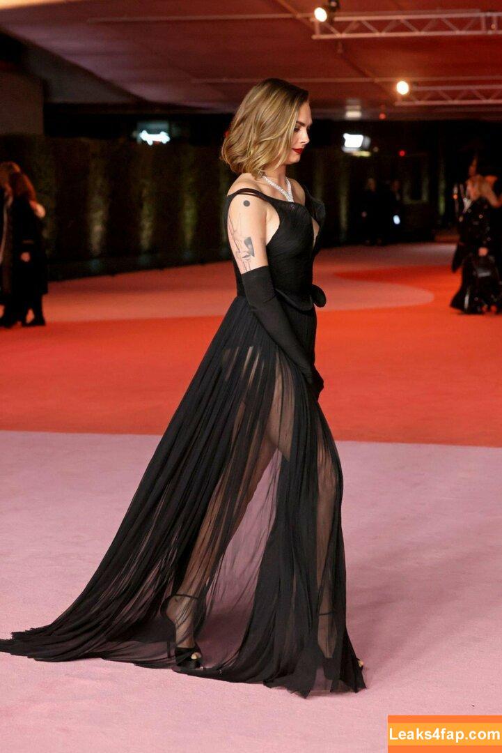 Cara Delevingne / CaraDelevingneOfficialPage / caradelevingne слитое фото фото #0928