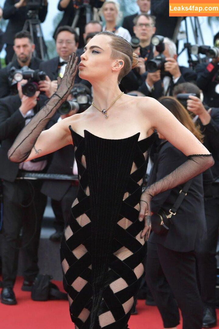 Cara Delevingne / CaraDelevingneOfficialPage / caradelevingne слитое фото фото #0938