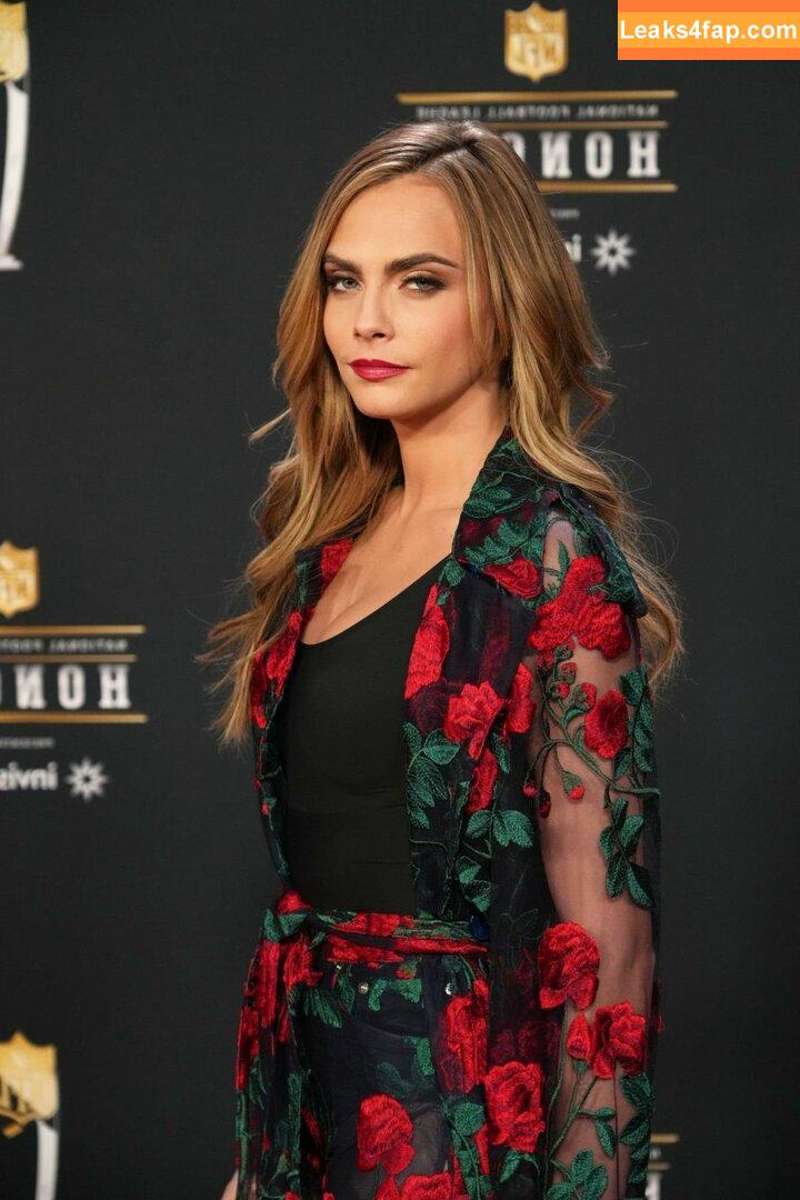 Cara Delevingne / CaraDelevingneOfficialPage / caradelevingne / https: слитое фото фото #0945