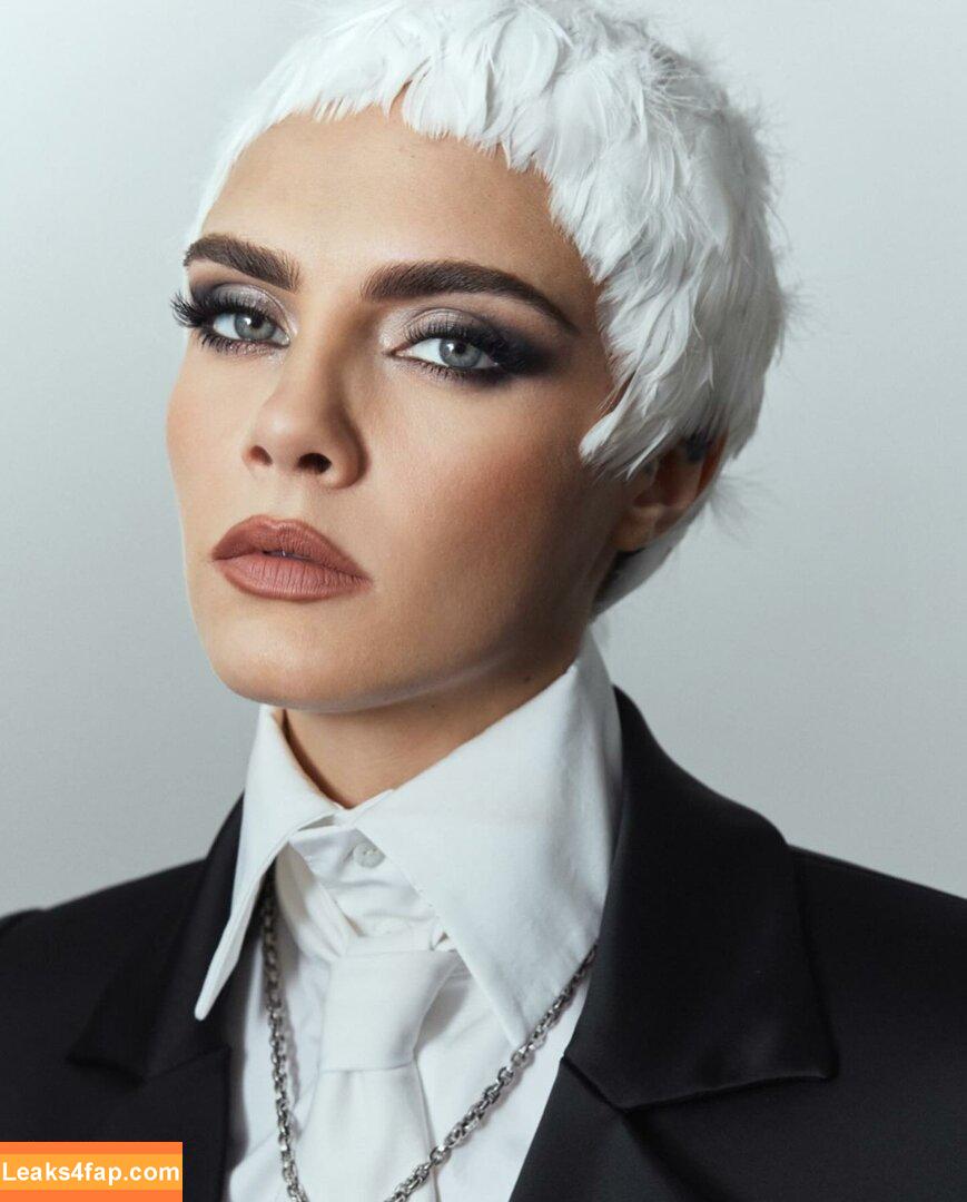 Cara Delevingne / CaraDelevingneOfficialPage / caradelevingne / https: слитое фото фото #0959