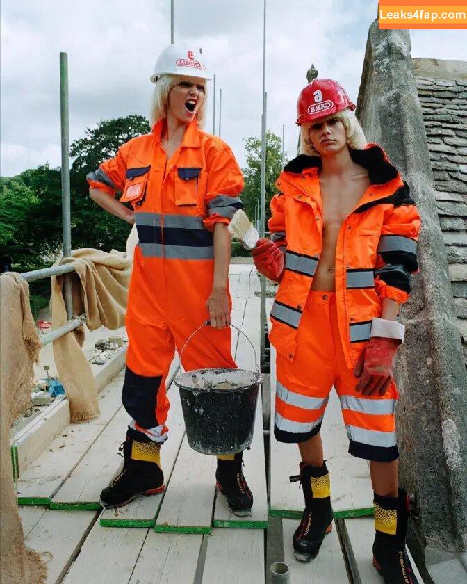 Cara Delevingne / CaraDelevingneOfficialPage / caradelevingne / https: слитое фото фото #0966