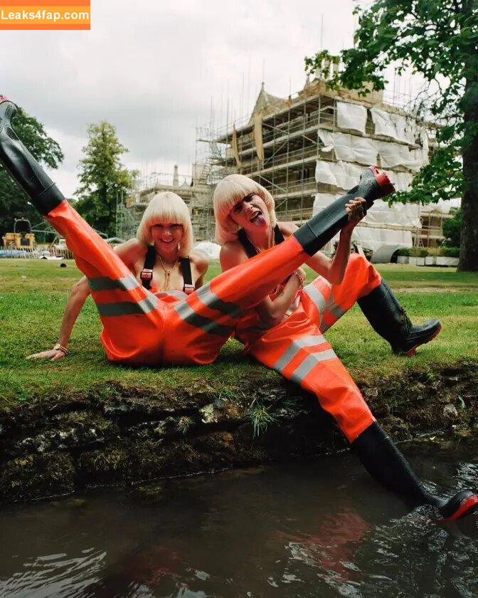 Cara Delevingne / CaraDelevingneOfficialPage / caradelevingne / https: слитое фото фото #0967