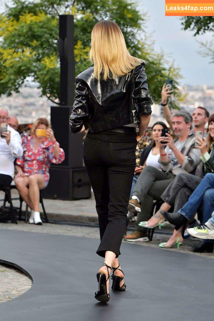 Cara Delevingne / CaraDelevingneOfficialPage / caradelevingne / https: слитое фото фото #0979