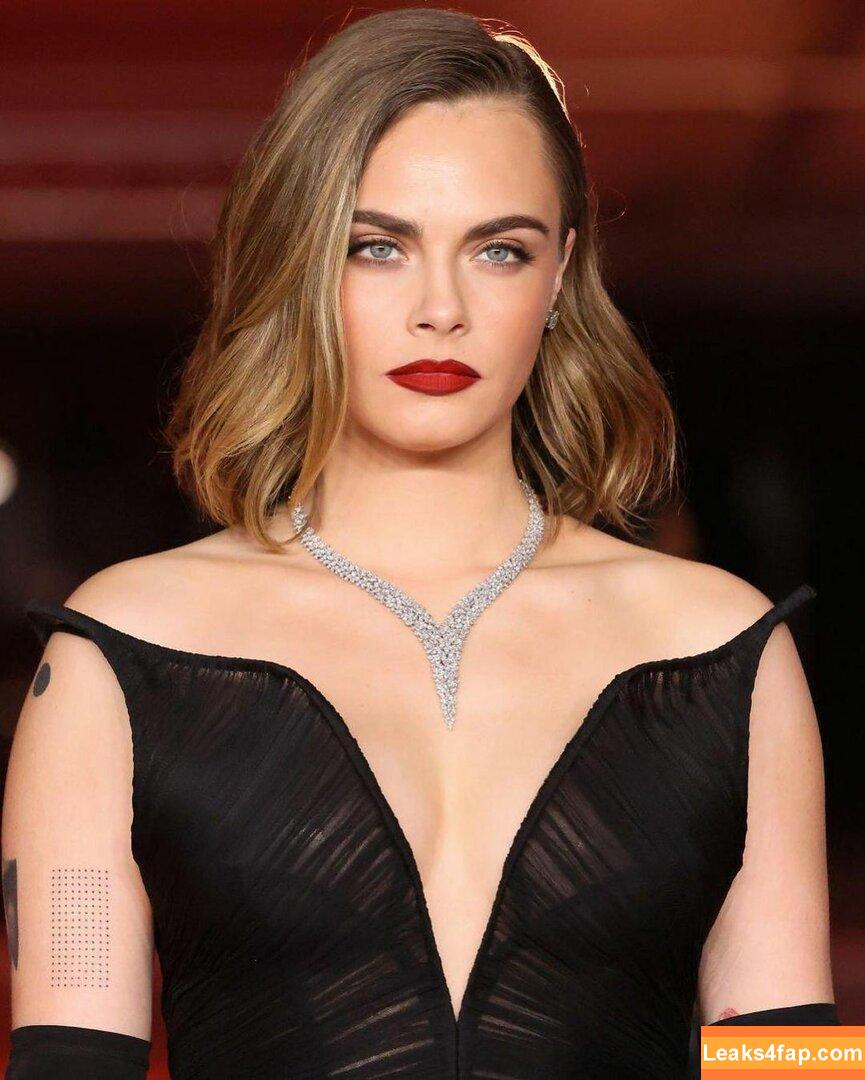 Cara Delevingne / CaraDelevingneOfficialPage / caradelevingne / https: слитое фото фото #0988