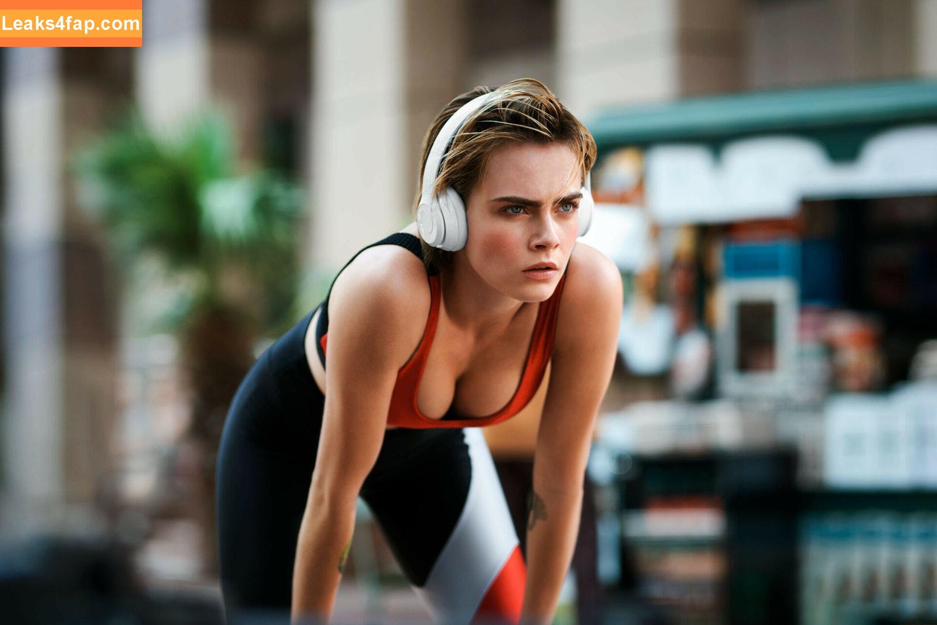 Cara Delevingne / CaraDelevingneOfficialPage / caradelevingne / https: слитое фото фото #0995