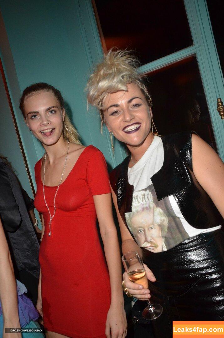 Cara Delevingne / CaraDelevingneOfficialPage / caradelevingne / https: слитое фото фото #1022