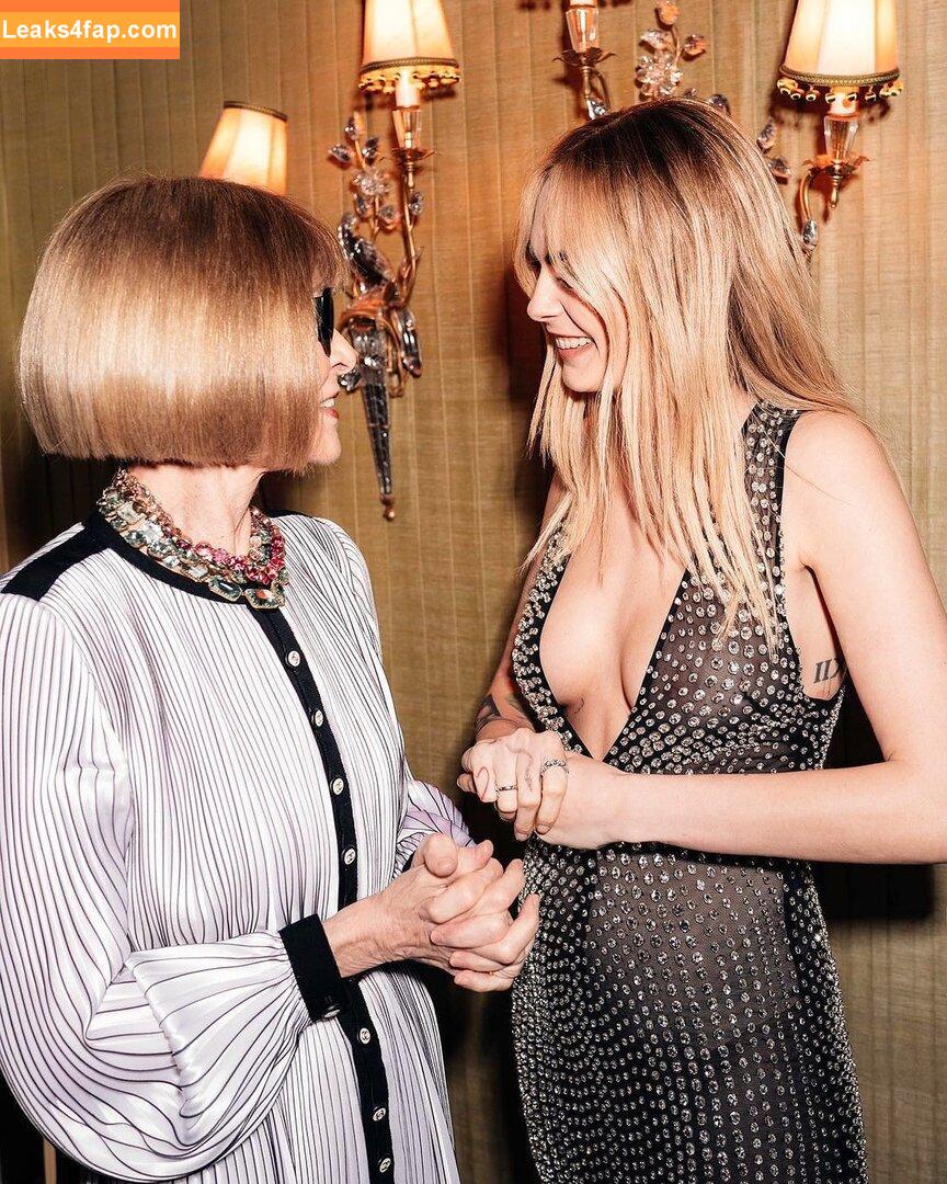 Cara Delevingne / CaraDelevingneOfficialPage / caradelevingne / https: слитое фото фото #1026