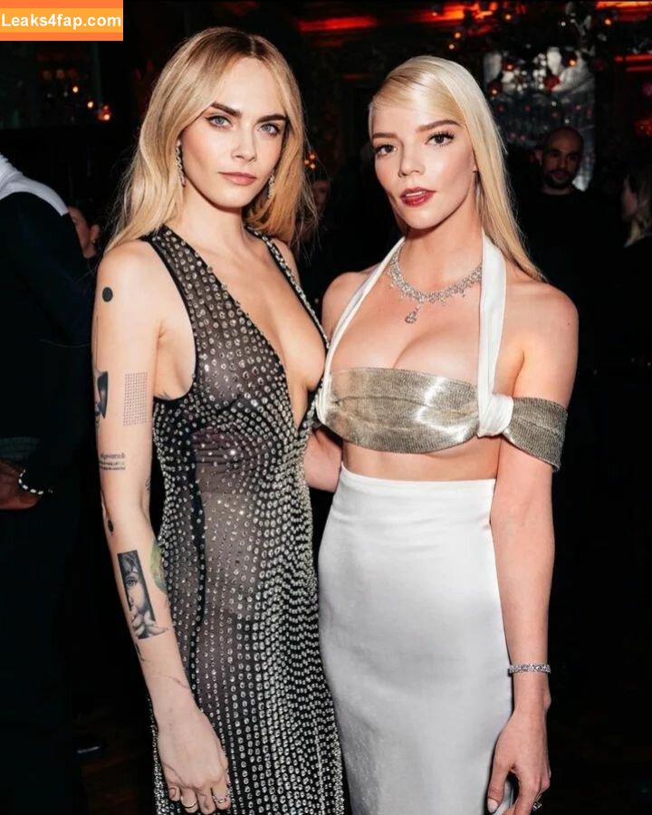 Cara Delevingne / CaraDelevingneOfficialPage / caradelevingne / https: слитое фото фото #1029