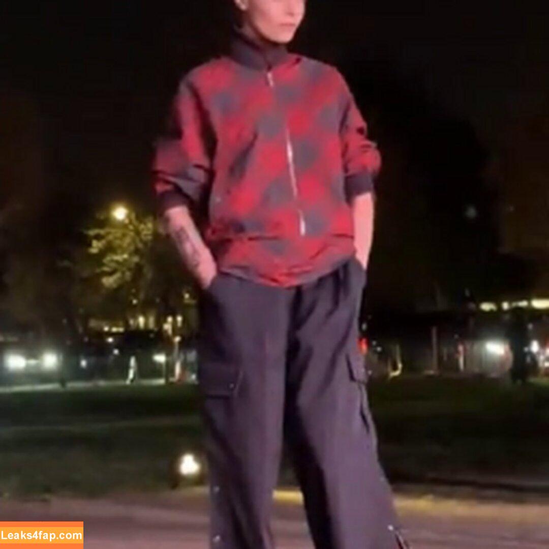 Cara Delevingne / CaraDelevingneOfficialPage / caradelevingne / https: leaked photo photo #1051