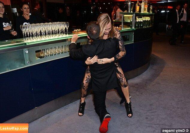 Cara Delevingne / CaraDelevingneOfficialPage / caradelevingne / https: слитое фото фото #1063