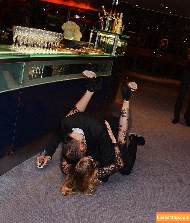 Cara Delevingne / CaraDelevingneOfficialPage / caradelevingne / https: слитое фото фото #1065