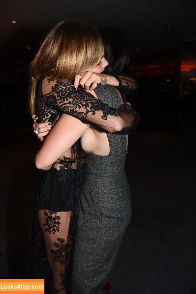 Cara Delevingne / CaraDelevingneOfficialPage / caradelevingne / https: слитое фото фото #1066