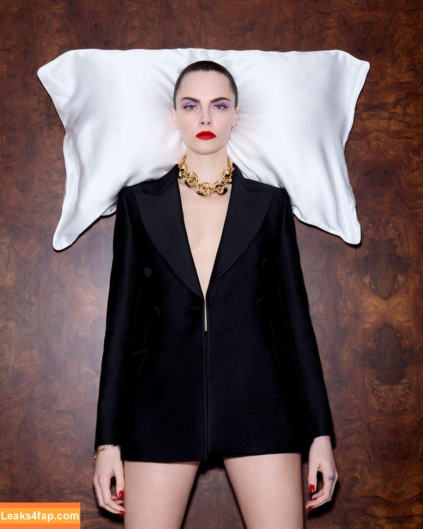 Cara Delevingne / CaraDelevingneOfficialPage / caradelevingne / https: слитое фото фото #1078
