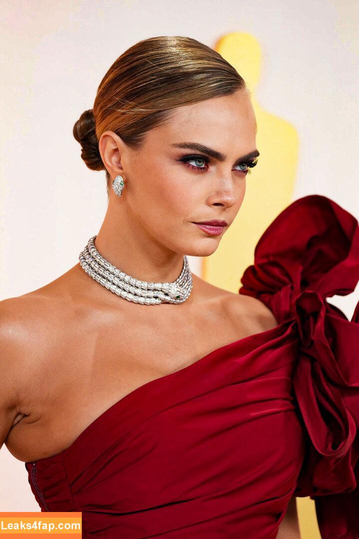 Cara Delevingne / CaraDelevingneOfficialPage / caradelevingne / https: слитое фото фото #1093
