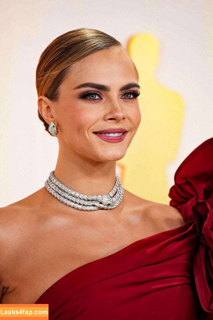 Cara Delevingne / CaraDelevingneOfficialPage / caradelevingne / https: слитое фото фото #1094
