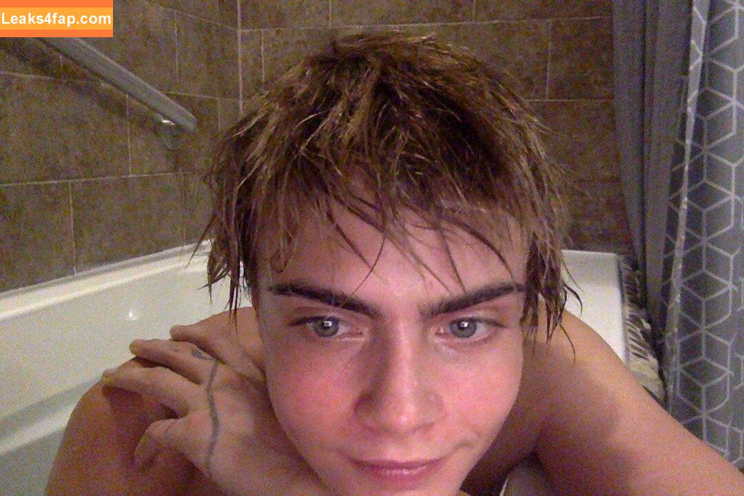 Cara Delevingne / CaraDelevingneOfficialPage / caradelevingne / https: слитое фото фото #1114