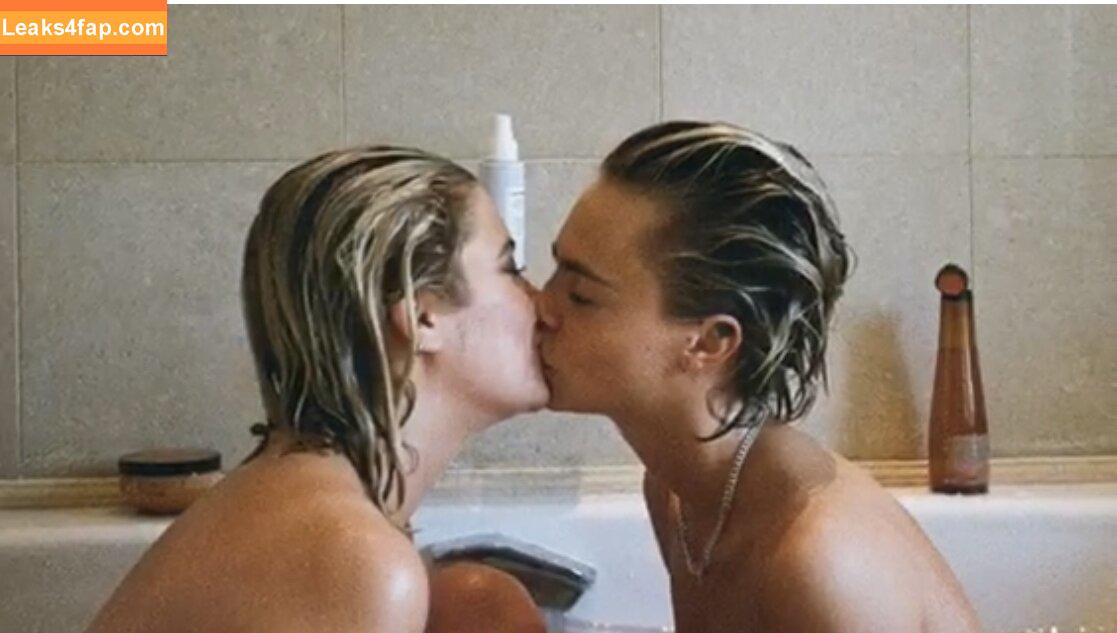 Cara Delevingne / CaraDelevingneOfficialPage / caradelevingne / https: слитое фото фото #1118