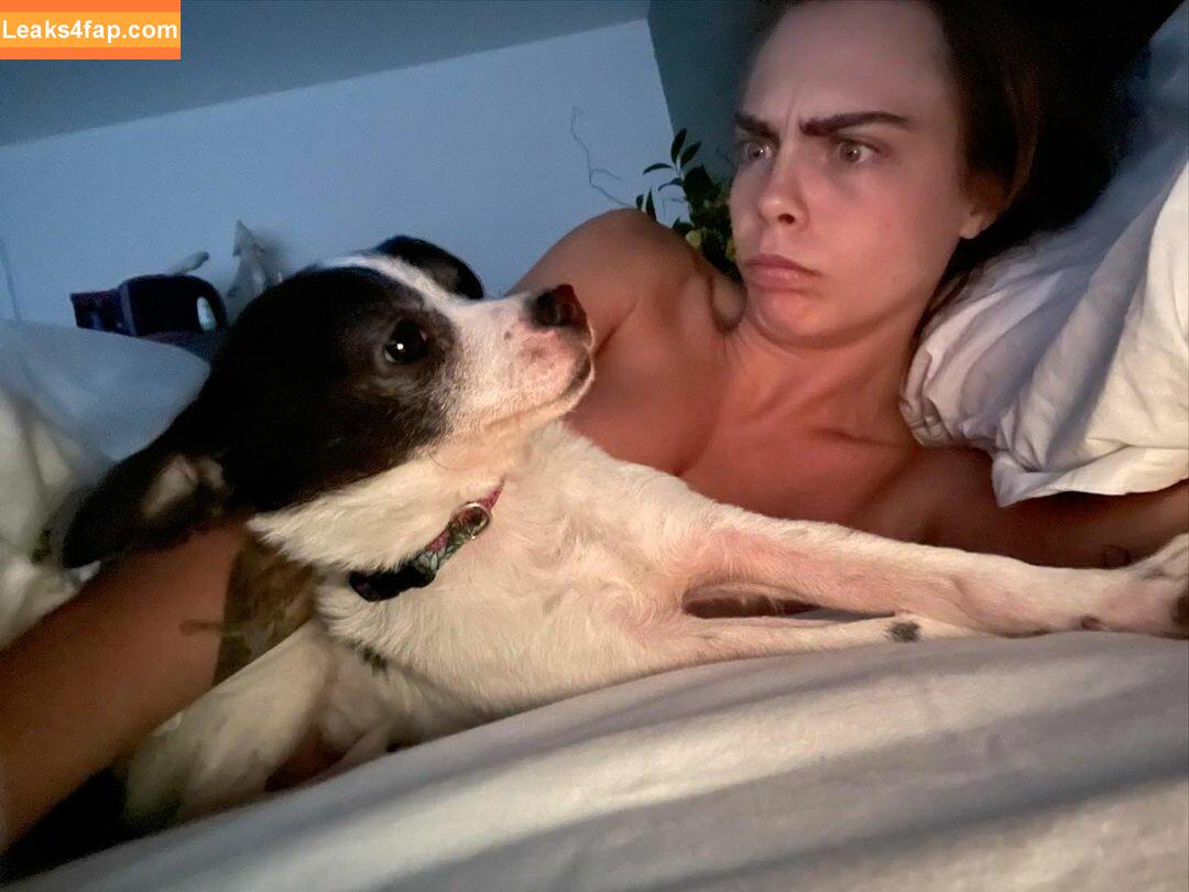 Cara Delevingne / CaraDelevingneOfficialPage / caradelevingne / https: слитое фото фото #1123