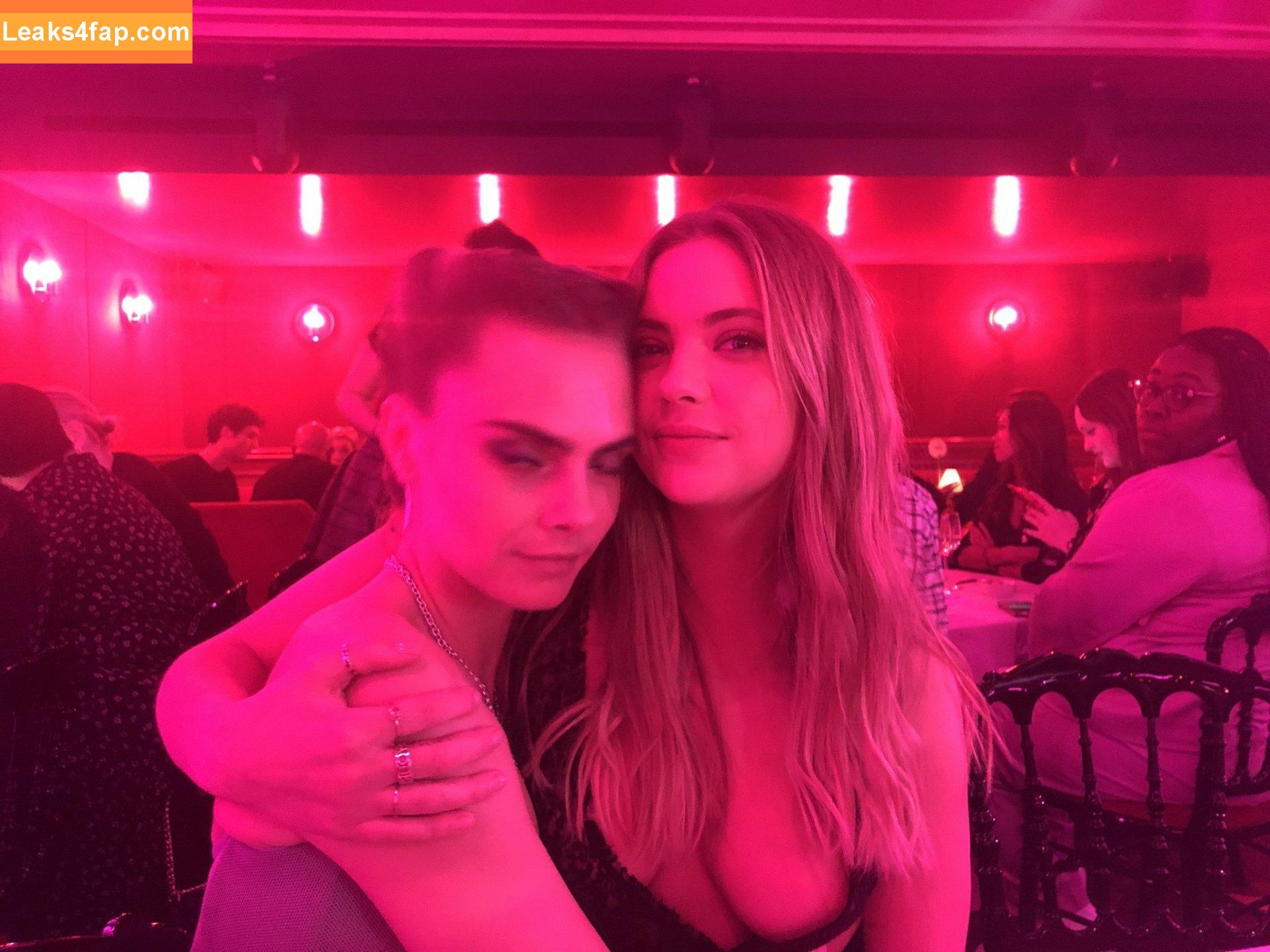 Cara Delevingne / CaraDelevingneOfficialPage / caradelevingne / https: слитое фото фото #1127