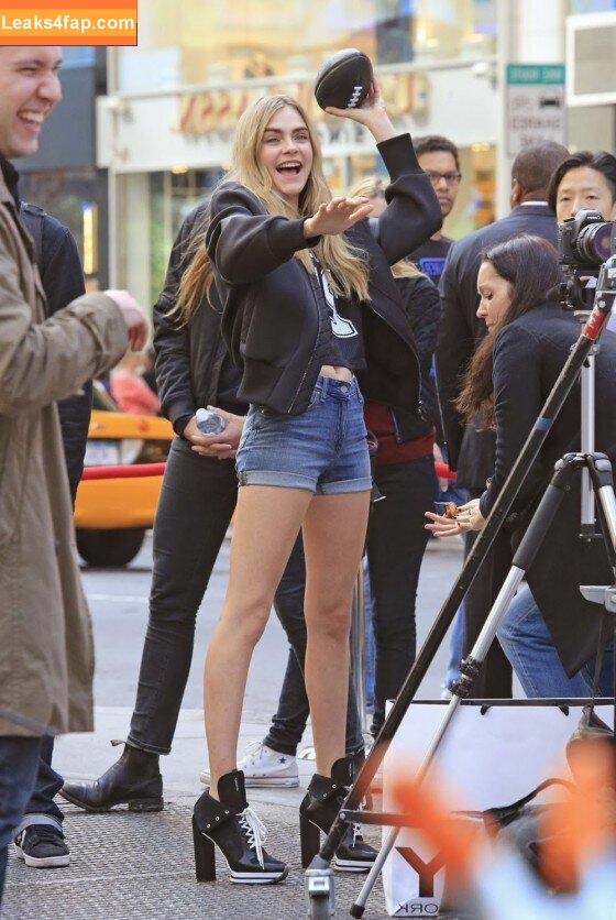 Cara Delevingne / CaraDelevingneOfficialPage / caradelevingne / https: слитое фото фото #1156