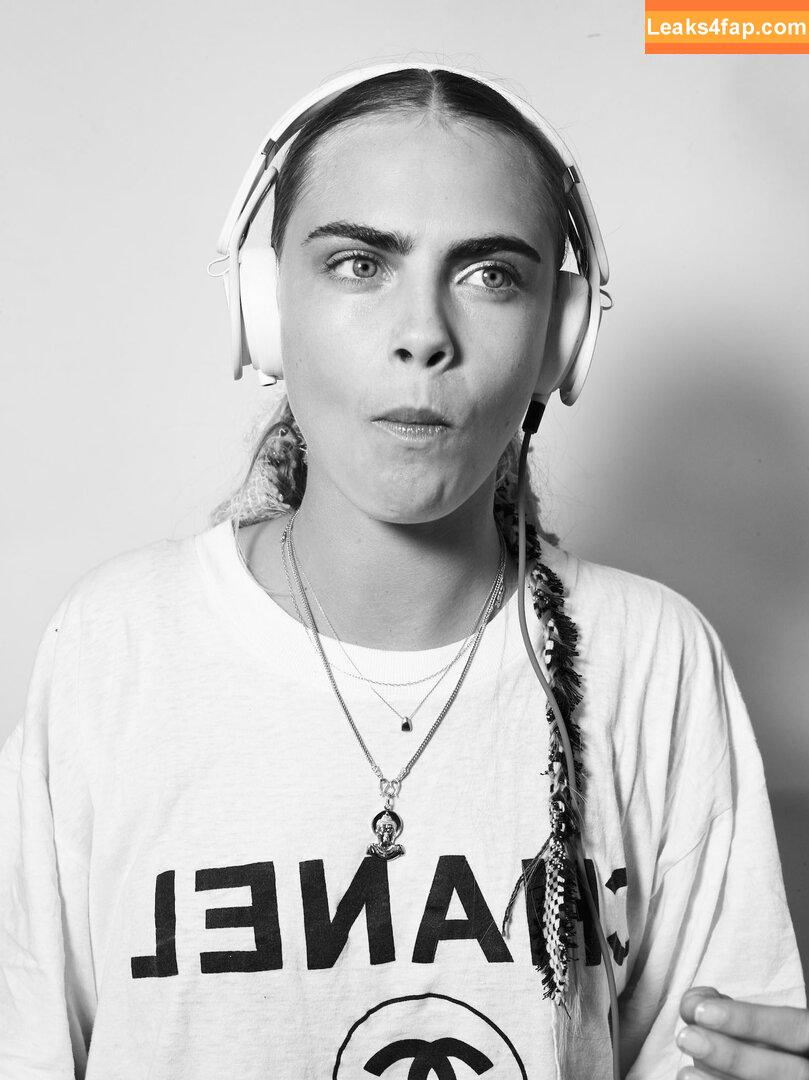 Cara Delevingne / CaraDelevingneOfficialPage / caradelevingne / https: leaked photo photo #1158