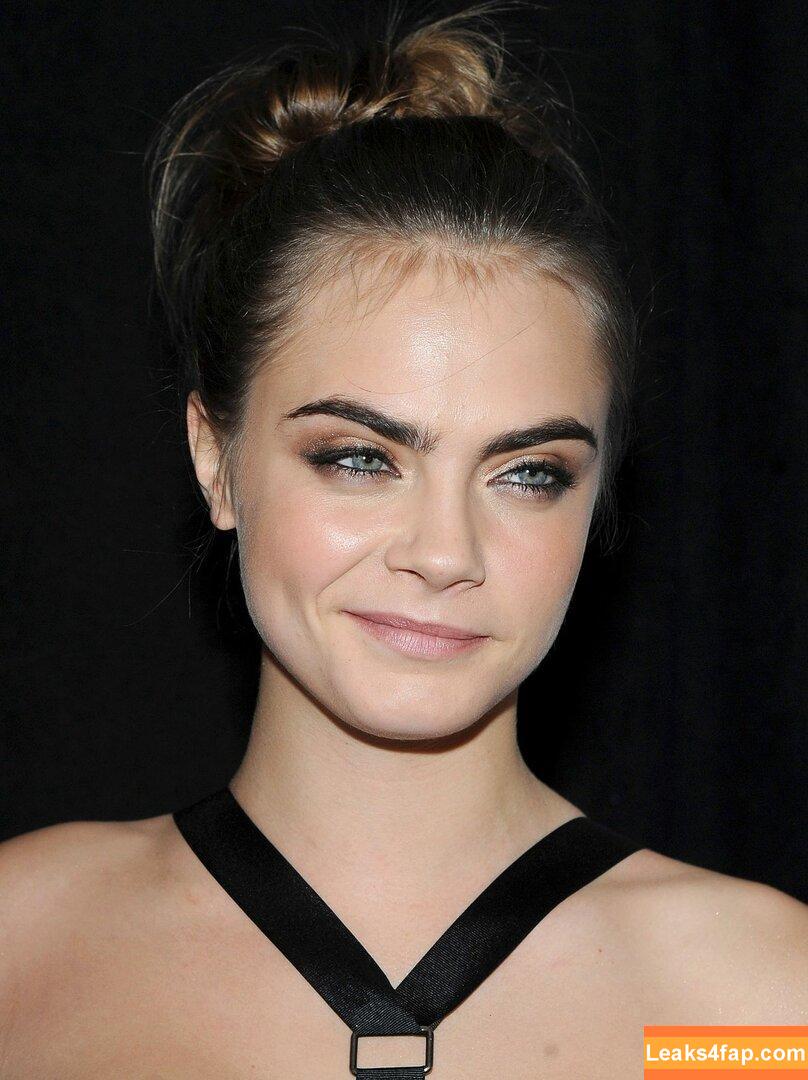 Cara Delevingne / CaraDelevingneOfficialPage / caradelevingne / https: слитое фото фото #1181