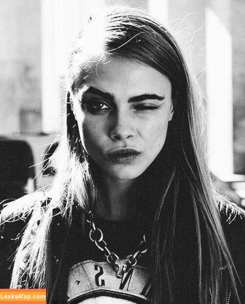 Cara Delevingne / CaraDelevingneOfficialPage / caradelevingne / https: слитое фото фото #1189