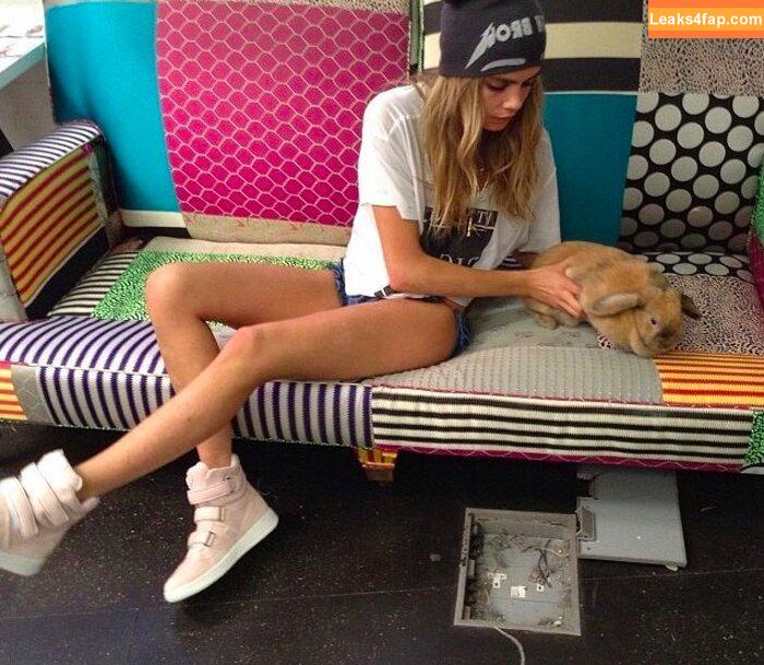 Cara Delevingne / CaraDelevingneOfficialPage / caradelevingne / https: слитое фото фото #1193