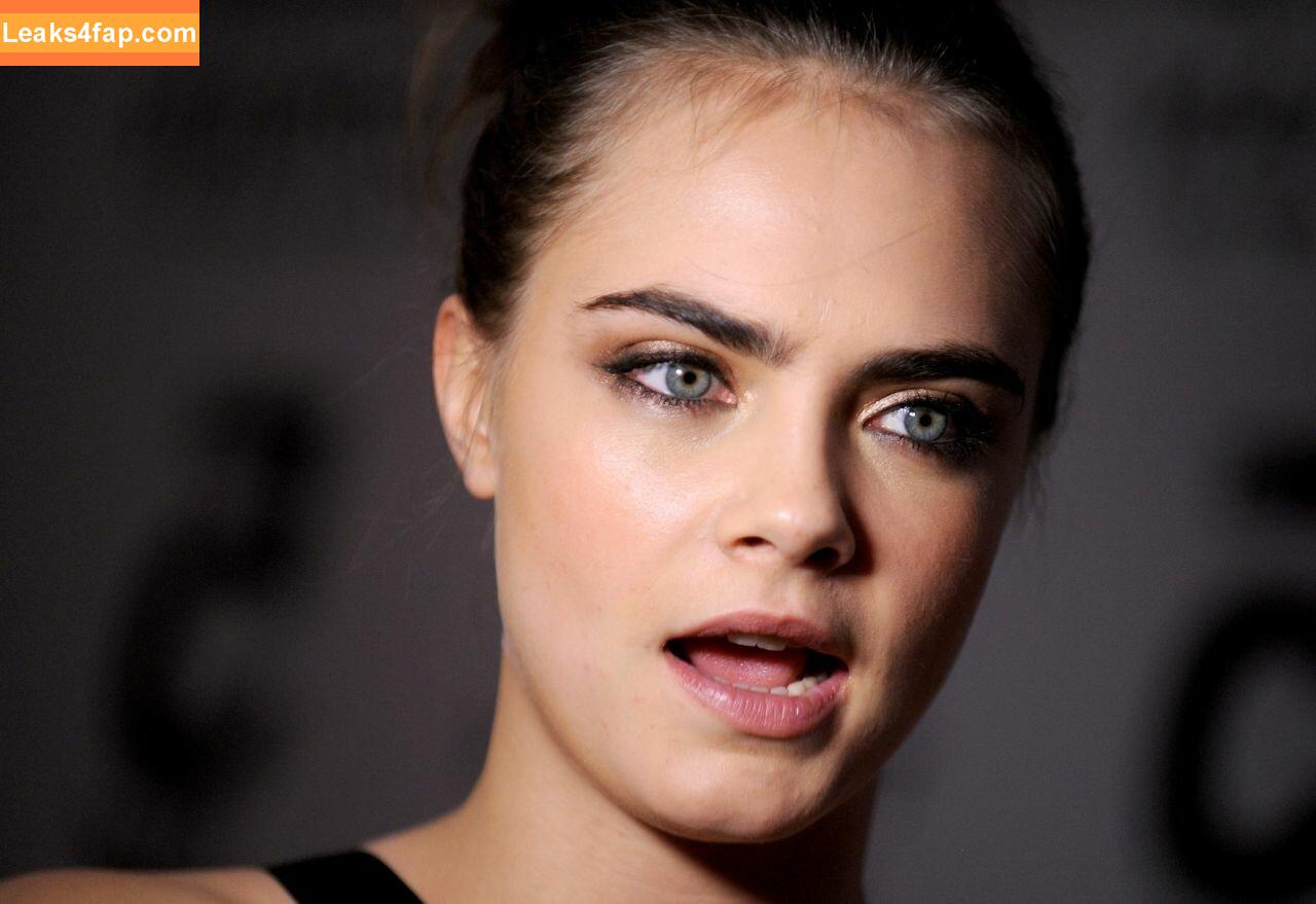 Cara Delevingne / CaraDelevingneOfficialPage / caradelevingne / https: слитое фото фото #1199