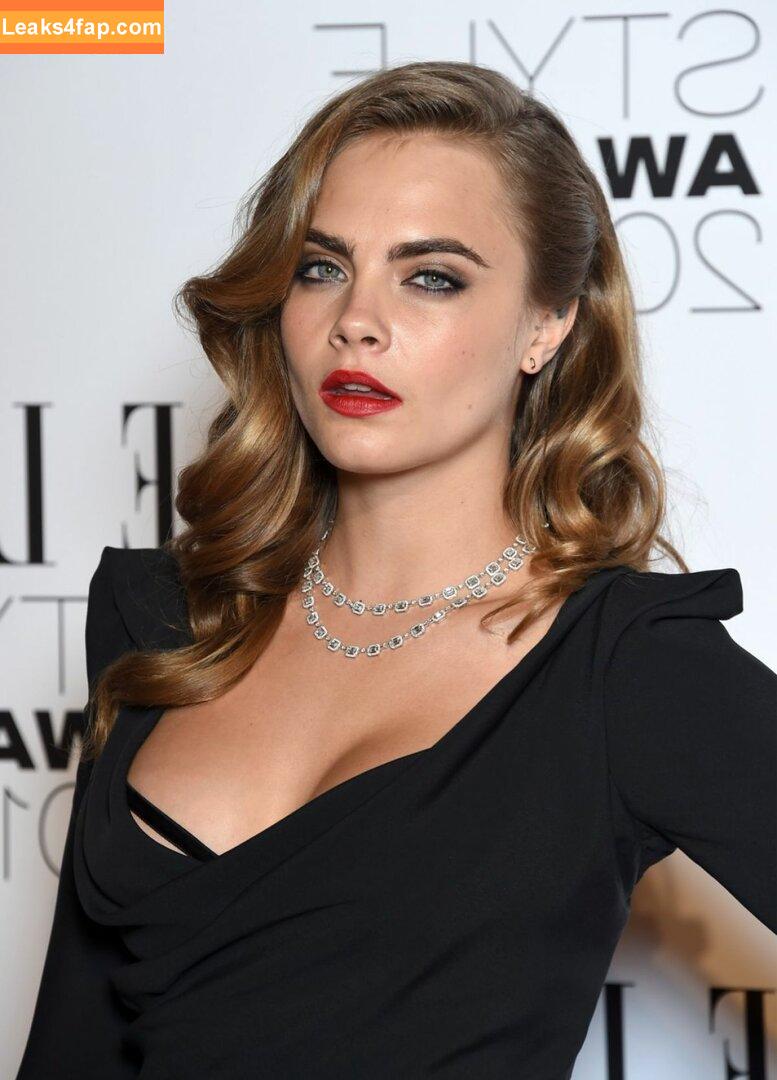 Cara Delevingne / CaraDelevingneOfficialPage / caradelevingne / https: слитое фото фото #1209
