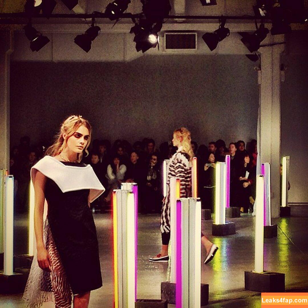 Cara Delevingne / CaraDelevingneOfficialPage / caradelevingne / https: слитое фото фото #1213