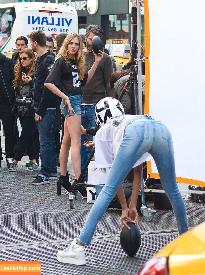 Cara Delevingne / CaraDelevingneOfficialPage / caradelevingne / https: слитое фото фото #1217