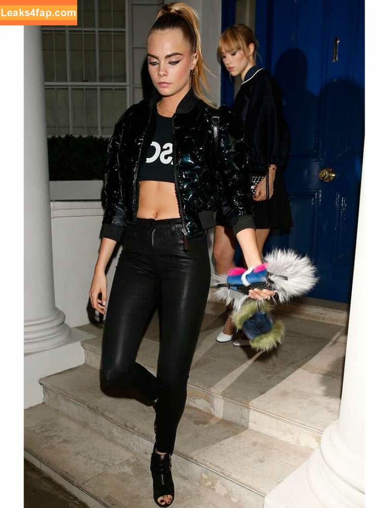 Cara Delevingne / CaraDelevingneOfficialPage / caradelevingne / https: слитое фото фото #1218