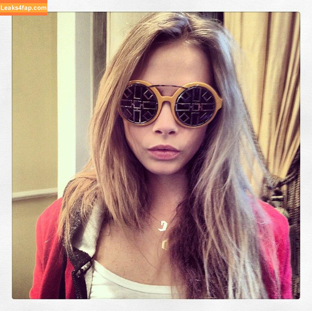 Cara Delevingne / CaraDelevingneOfficialPage / caradelevingne / https: слитое фото фото #1224