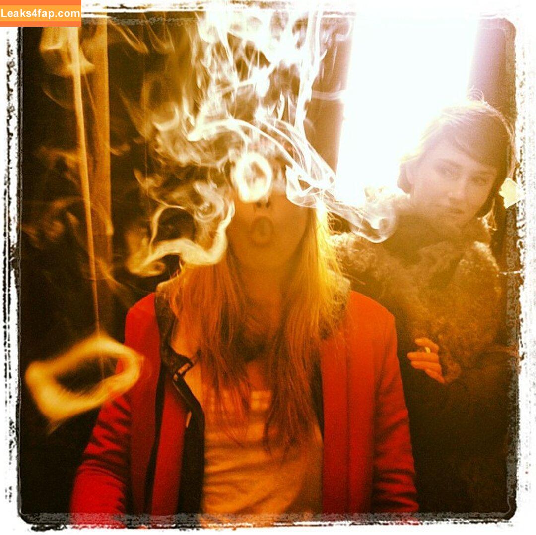 Cara Delevingne / CaraDelevingneOfficialPage / caradelevingne / https: слитое фото фото #1237