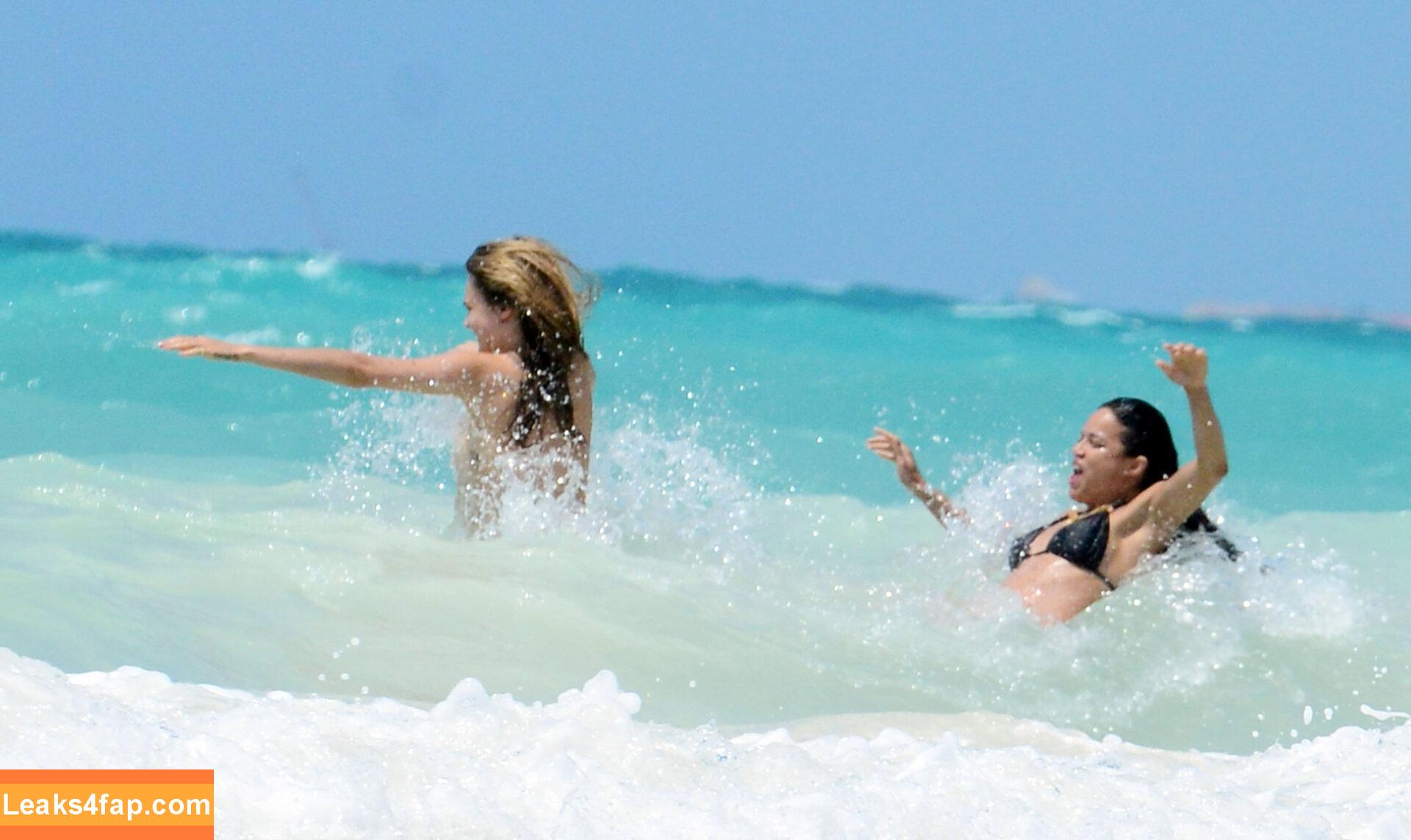 Cara Delevingne / CaraDelevingneOfficialPage / caradelevingne / https: слитое фото фото #1261