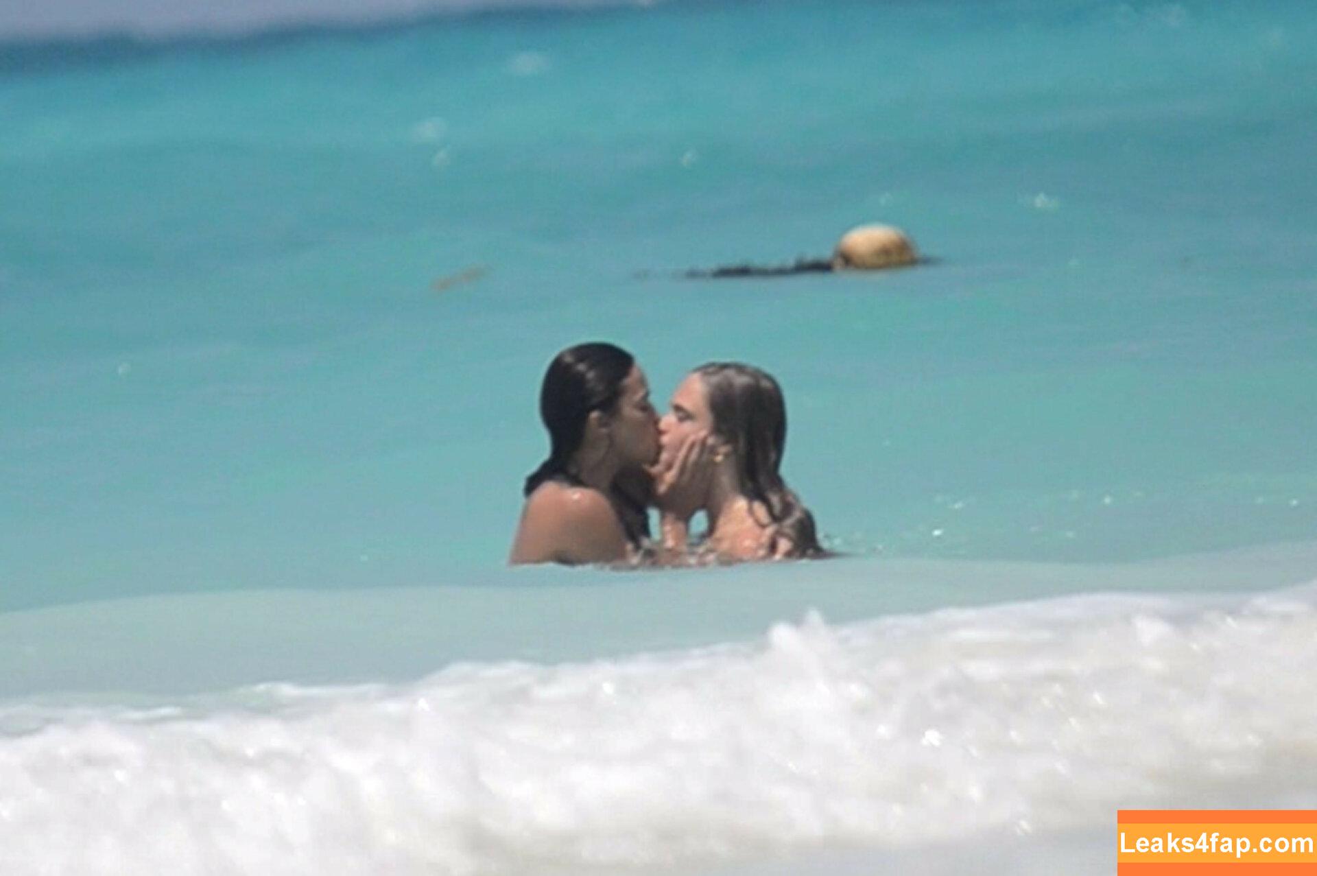 Cara Delevingne / CaraDelevingneOfficialPage / caradelevingne / https: слитое фото фото #1269