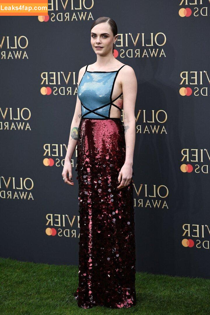 Cara Delevingne / CaraDelevingneOfficialPage / caradelevingne / https: слитое фото фото #1301