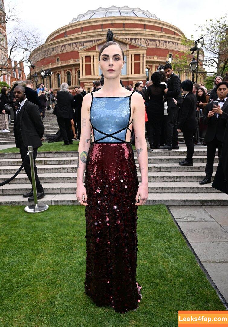 Cara Delevingne / CaraDelevingneOfficialPage / caradelevingne / https: слитое фото фото #1311