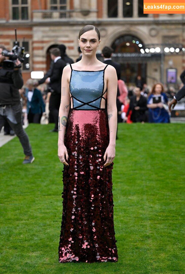 Cara Delevingne / CaraDelevingneOfficialPage / caradelevingne / https: слитое фото фото #1312