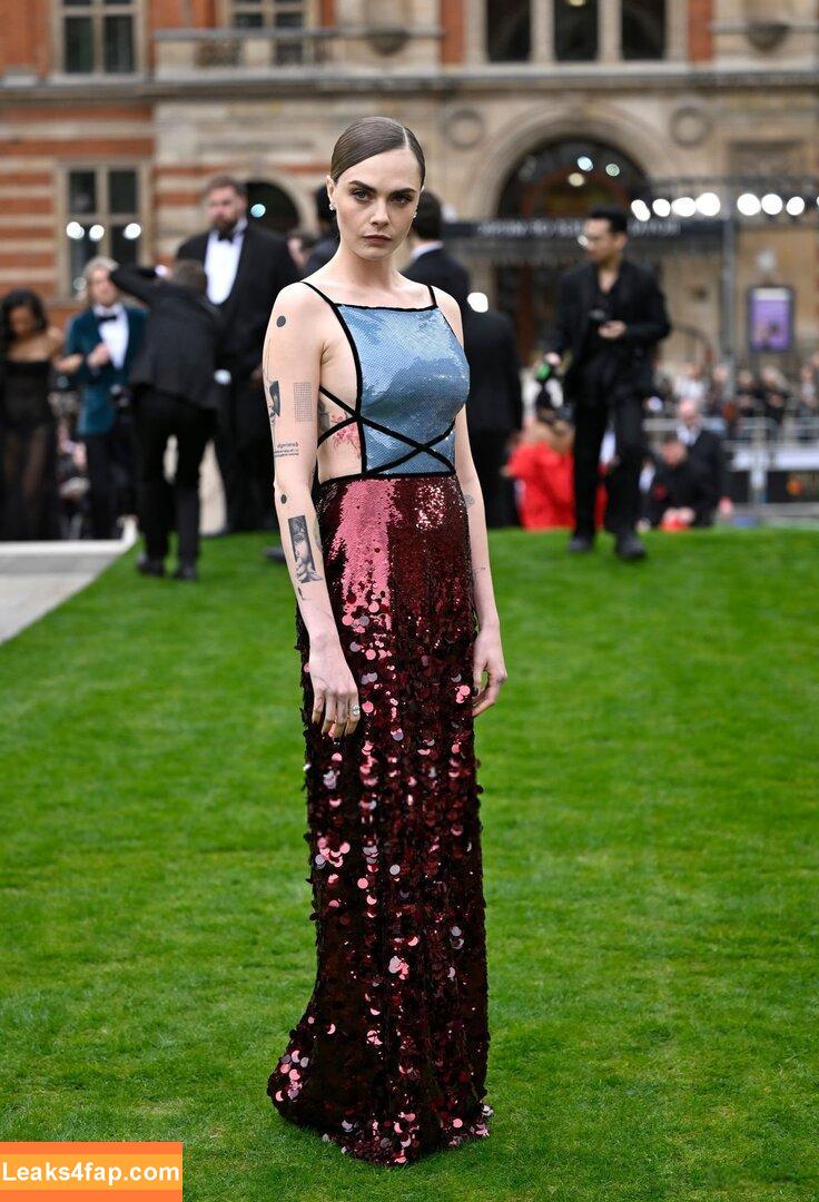 Cara Delevingne / CaraDelevingneOfficialPage / caradelevingne / https: слитое фото фото #1313