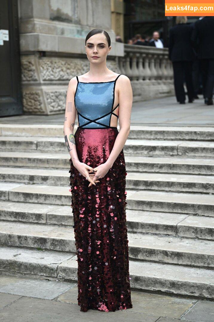 Cara Delevingne / CaraDelevingneOfficialPage / caradelevingne / https: слитое фото фото #1314