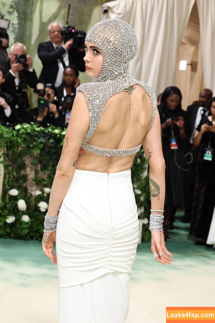 Cara Delevingne / CaraDelevingneOfficialPage / caradelevingne / https: слитое фото фото #1330